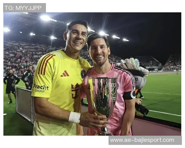 穆勒谈总决赛对决:击败GOAT梅西是无与伦比的荣耀 穆勒谈总决赛对决:击败GOAT梅西是无与伦比的荣耀