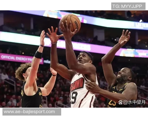 火箭与爵士激战最后3分钟罚球22次耗时22分钟引发球迷热议