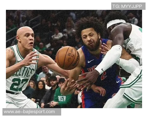 杰伦布朗单节狂砍14分难救主全场贡献24分6板5助显孤立无援