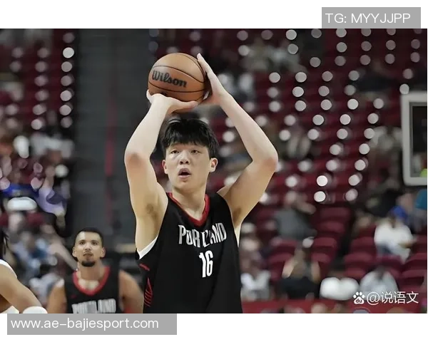 杨瀚森禁区内如壁垒般坚固原地起跳封盖对手上篮展现绝佳防守技巧 杨瀚森禁区内如壁垒般坚固原地起跳封盖对手上篮展现绝佳防守技巧