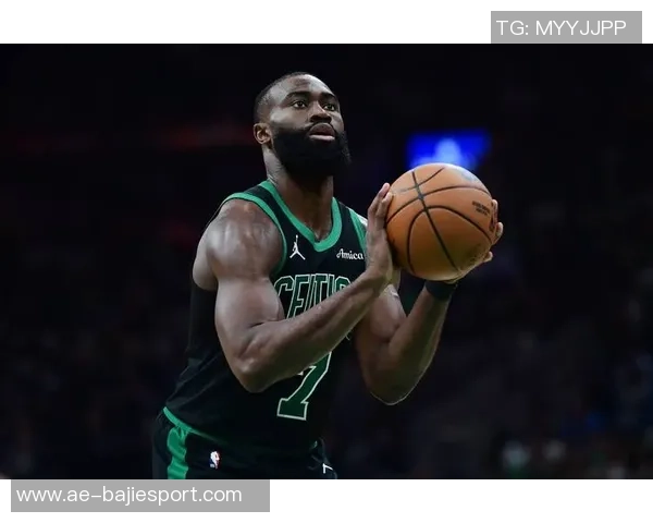 杰伦布朗称赞西蒙斯持续进步与积极心态表示对他的高度尊重